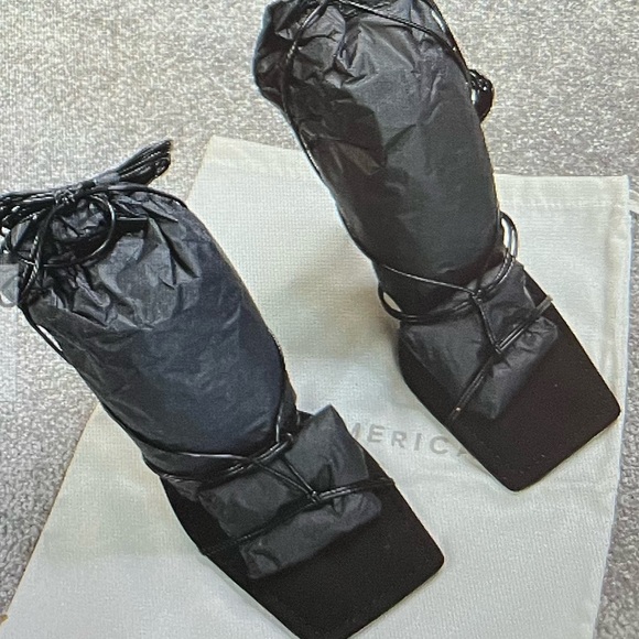 Good American | Strappy Neoprene Heel - Picture 1 of 12